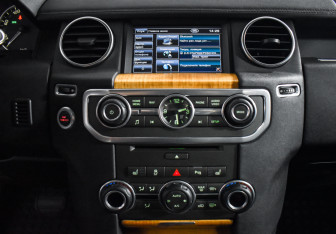Подержанный автомобиль Land Rover Discovery 2012 года (17 фото)