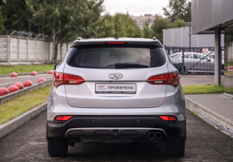 Подержанный автомобиль Hyundai Santa Fe 2012 года (7 фото)