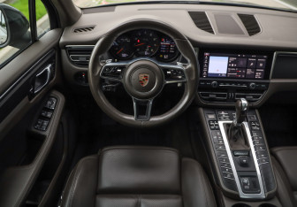 Подержанный автомобиль Porsche Macan 2019 года (12 фото)