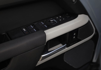 Подержанный автомобиль Land Rover Defender Suv 2021 года (19 фото)