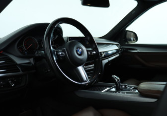 Подержанный автомобиль BMW X5 2017 года (14 фото)
