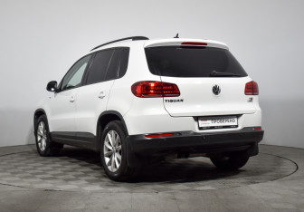 Подержанный автомобиль Volkswagen Tiguan 2015 года (7 фото)