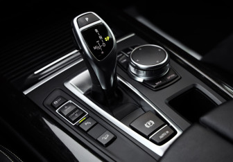 Подержанный автомобиль BMW X5 2017 года (22 фото)