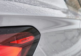 Подержанный автомобиль Geely Coolray 2023 года (10 фото)