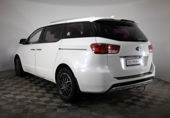 Подержанный автомобиль Kia Carnival 2016 года (7 фото)