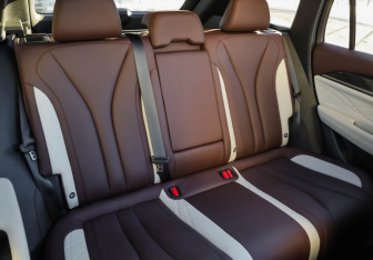 Подержанный автомобиль Geely Monjaro 2022 года (28 фото)