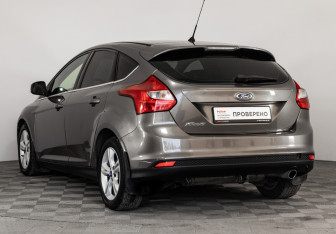 Подержанный автомобиль Ford Focus Hatchback 2012 года (7 фото)
