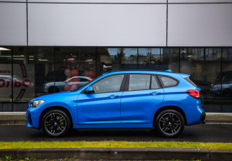 Подержанный автомобиль BMW X1 2021 года (9 фото)