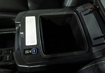 Подержанный автомобиль Toyota Land Cruiser Prado 2015 года (17 фото)