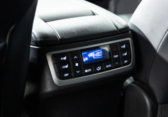 Подержанный автомобиль Toyota Highlander 2014 года (23 фото)