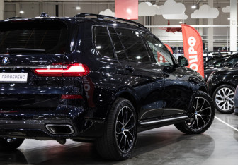 Подержанный автомобиль BMW X7 2019 года (8 фото)