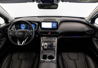 Подержанный автомобиль Hyundai Santa Fe 2022 года (12 фото)