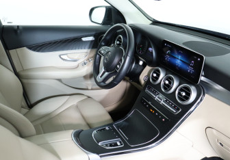 Подержанный автомобиль Mercedes-Benz GLC Coupe 2021 года (10 фото)