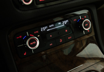 Подержанный автомобиль Volkswagen Touareg 2013 года (20 фото)