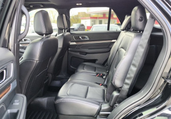 Подержанный автомобиль Ford Explorer 2018 года (15 фото)