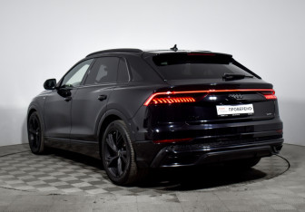 Подержанный автомобиль Audi Q8 2019 года (7 фото)