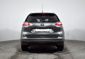 Подержанный автомобиль Nissan X-Trail 2016 года (6 фото)