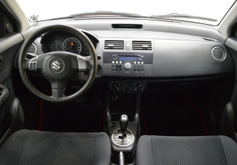 Подержанный автомобиль Suzuki Swift Hatchback 2007 года (14 фото)
