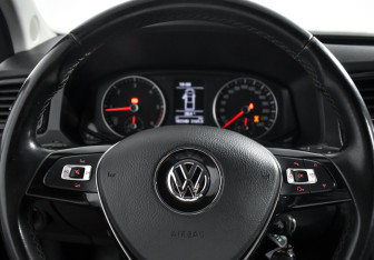 Подержанный автомобиль Volkswagen Amarok 2016 года (17 фото)