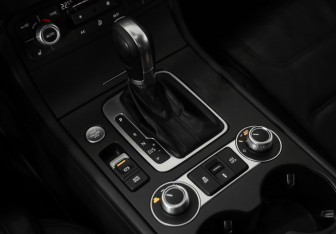 Подержанный автомобиль Volkswagen Touareg 2015 года (17 фото)