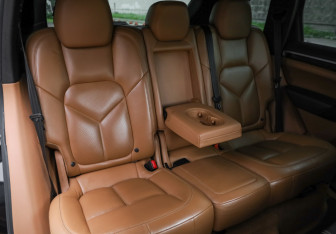 Подержанный автомобиль Porsche Cayenne 2015 года (29 фото)