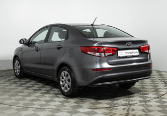 Подержанный автомобиль Kia Rio Sedan 2015 года (7 фото)