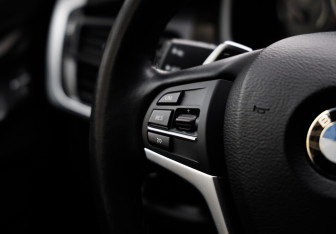 Подержанный автомобиль BMW X6 2016 года (13 фото)