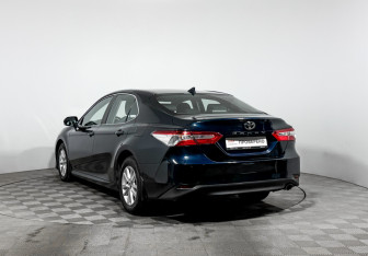 Подержанный автомобиль Toyota Camry Sedan 2019 года (7 фото)