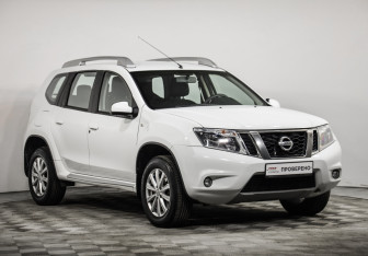 Подержанный автомобиль Nissan Terrano 2017 года (3 фото)