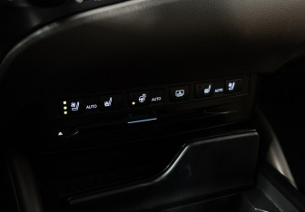 Подержанный автомобиль Lexus ES 2018 года (19 фото)