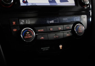 Подержанный автомобиль Nissan X-Trail 2016 года (15 фото)