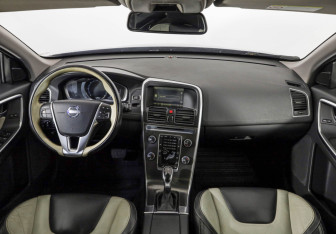 Подержанный автомобиль Volvo XC60 2013 года (10 фото)