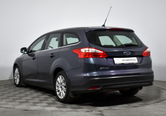 Подержанный автомобиль Ford Focus Wagon 2013 года (7 фото)