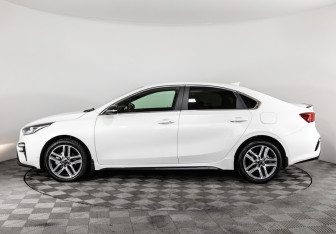 Подержанный автомобиль Kia Cerato Sedan 2020 года (8 фото)