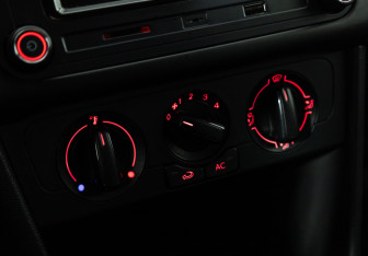 Подержанный автомобиль Volkswagen Polo Sedan 2012 года (15 фото)