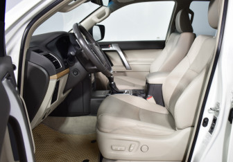 Подержанный автомобиль Toyota Land Cruiser Prado 2022 года (10 фото)