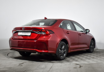 Подержанный автомобиль Toyota Corolla Sedan 2019 года (5 фото)