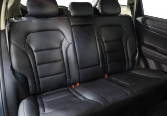 Подержанный автомобиль Geely Atlas 2019 года (21 фото)