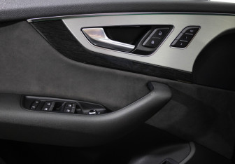 Подержанный автомобиль Audi Q7 2017 года (18 фото)