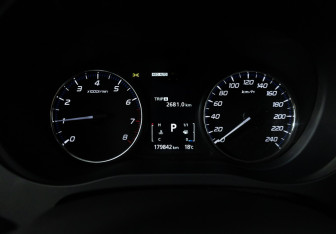 Подержанный автомобиль Mitsubishi Outlander 2012 года (12 фото)