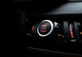 Подержанный автомобиль BMW X6 2016 года (17 фото)