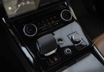 Подержанный автомобиль Land Rover Range Rover Sport 2022 года (22 фото)