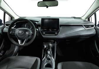 Подержанный автомобиль Toyota Corolla Sedan 2022 года (13 фото)