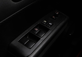 Подержанный автомобиль Nissan X-Trail 2013 года (18 фото)