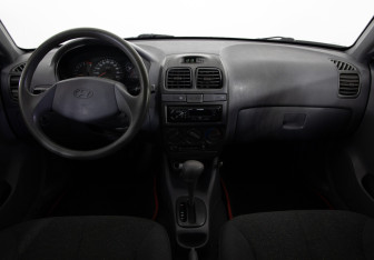Подержанный автомобиль Hyundai Accent Sedan 2005 года (9 фото)