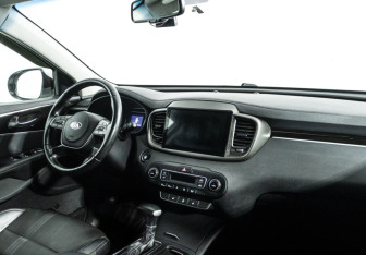 Подержанный автомобиль Kia Sorento 2019 года (9 фото)