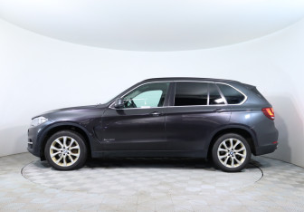 Подержанный автомобиль BMW X5 2015 года (9 фото)