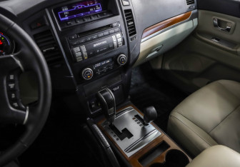 Подержанный автомобиль Mitsubishi Pajero 2007 года (18 фото)