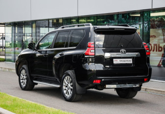 Подержанный автомобиль Toyota Land Cruiser Prado 2018 года (8 фото)