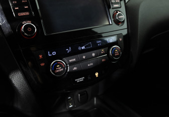 Подержанный автомобиль Nissan Qashqai 2016 года (17 фото)